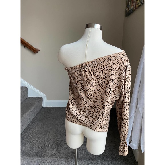 One shoulder leopard long sleeve top, size XS - Picture 3 of 8